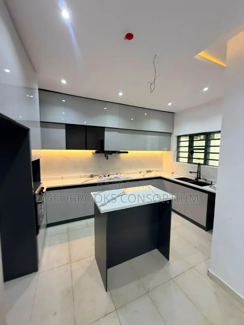4bdrm Penthouse in Carlton Gate Estate, Akobo for sale in Akobo