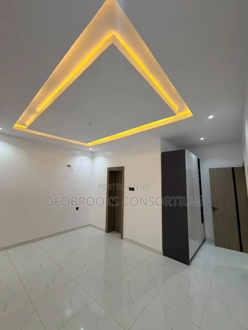 4bdrm Penthouse in Carlton Gate Estate, Akobo for sale in Akobo