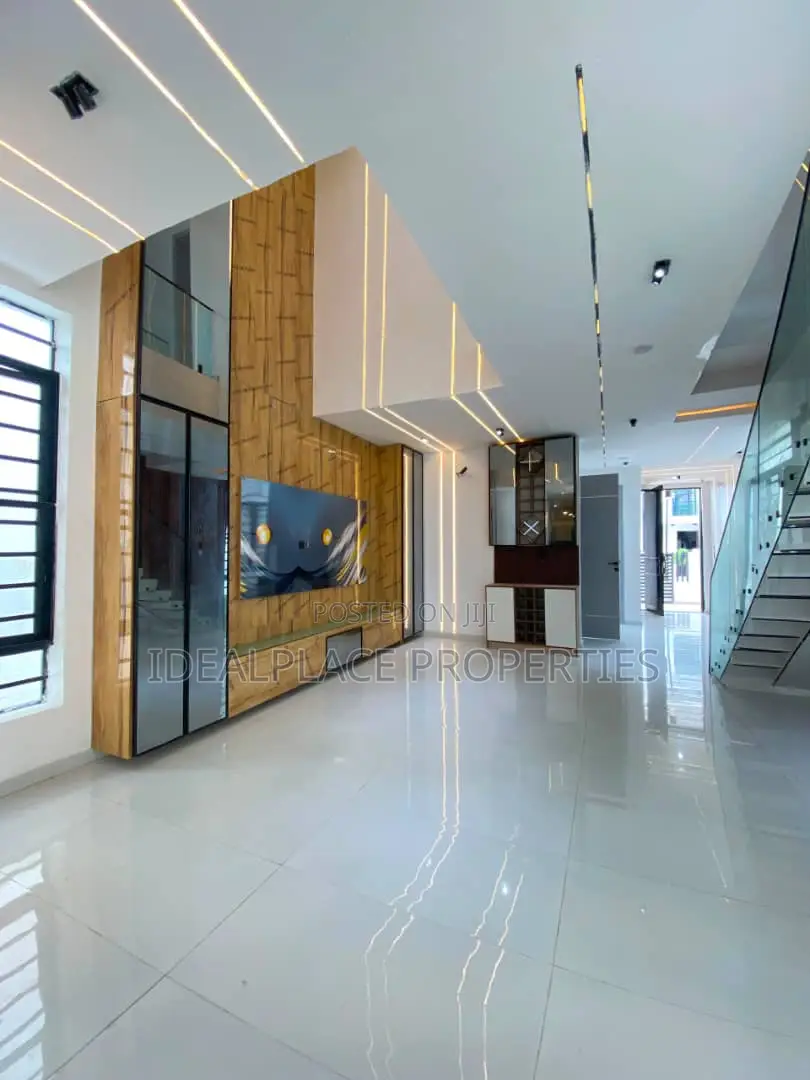 5bdrm Duplex in Lekki for sale in Lekki