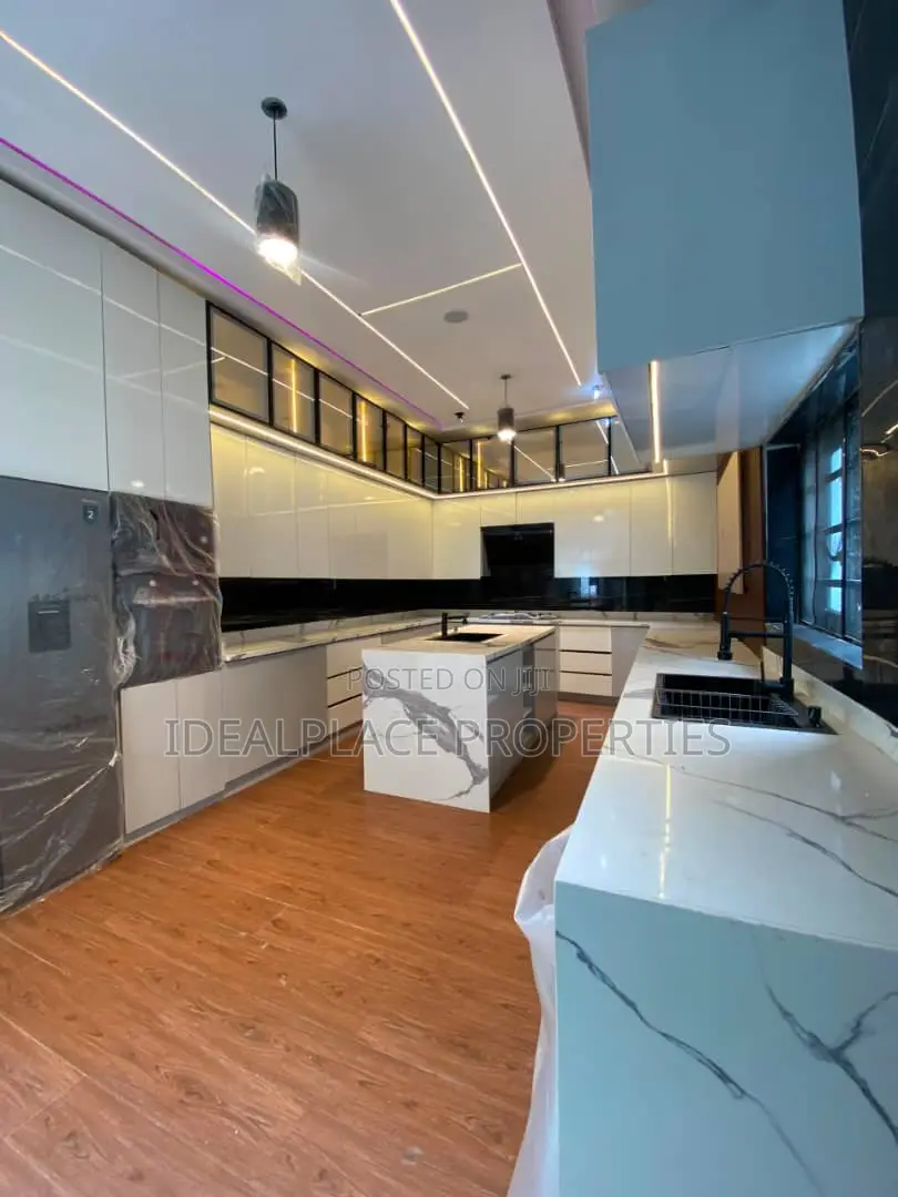 5bdrm Duplex in Lekki for sale in Lekki