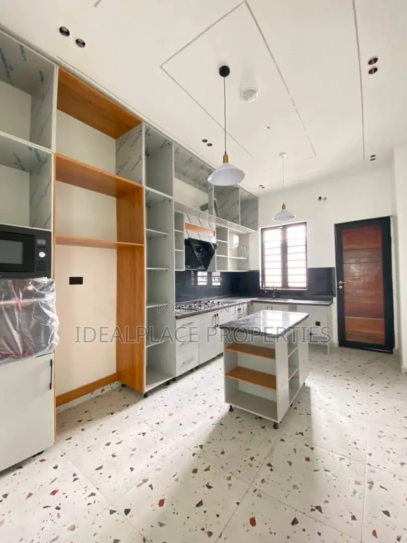 4bdrm Duplex in Lekki for sale in Lekki