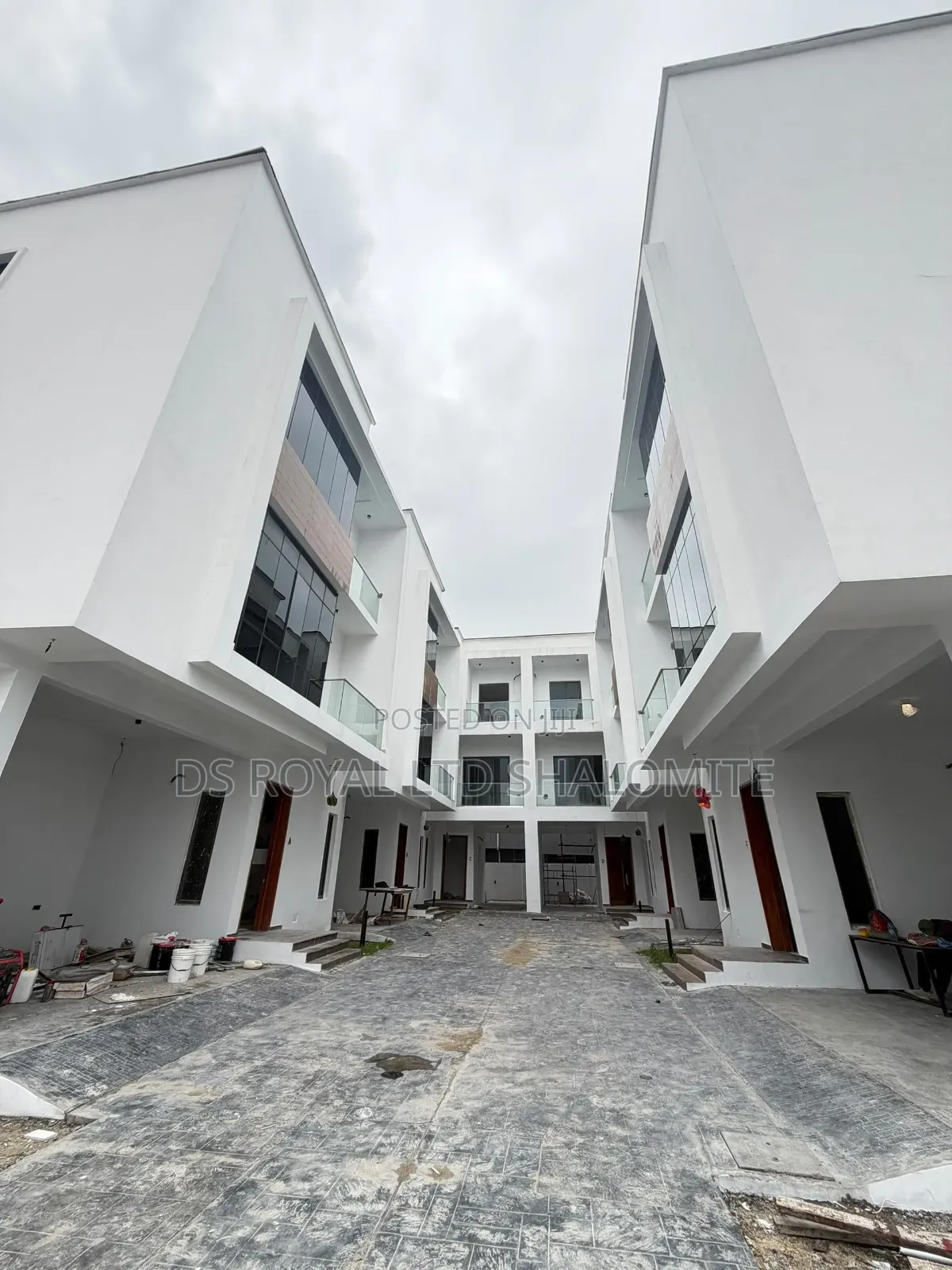 4bdrm Duplex in Lekki Phase 1 for sale in Lekki Phase 1