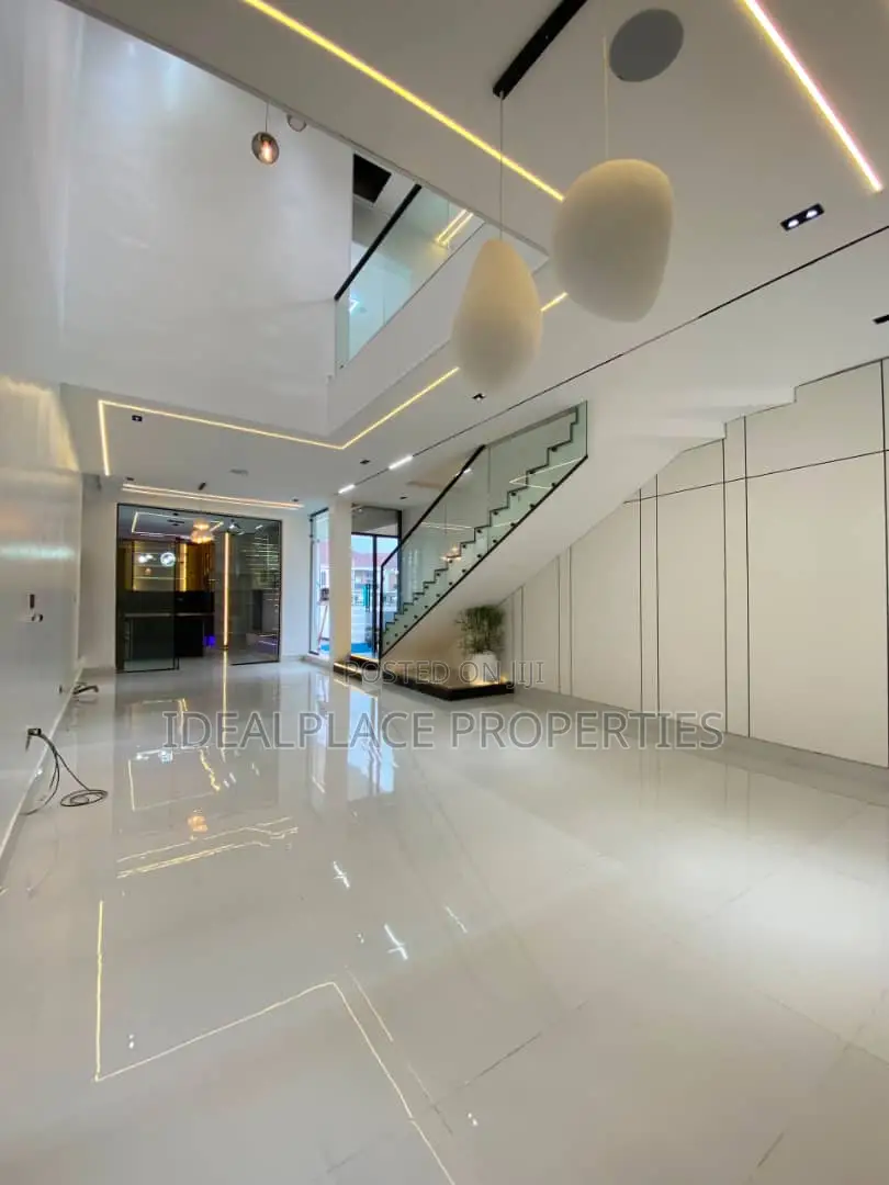5bdrm Duplex in Lekki for sale in Lekki