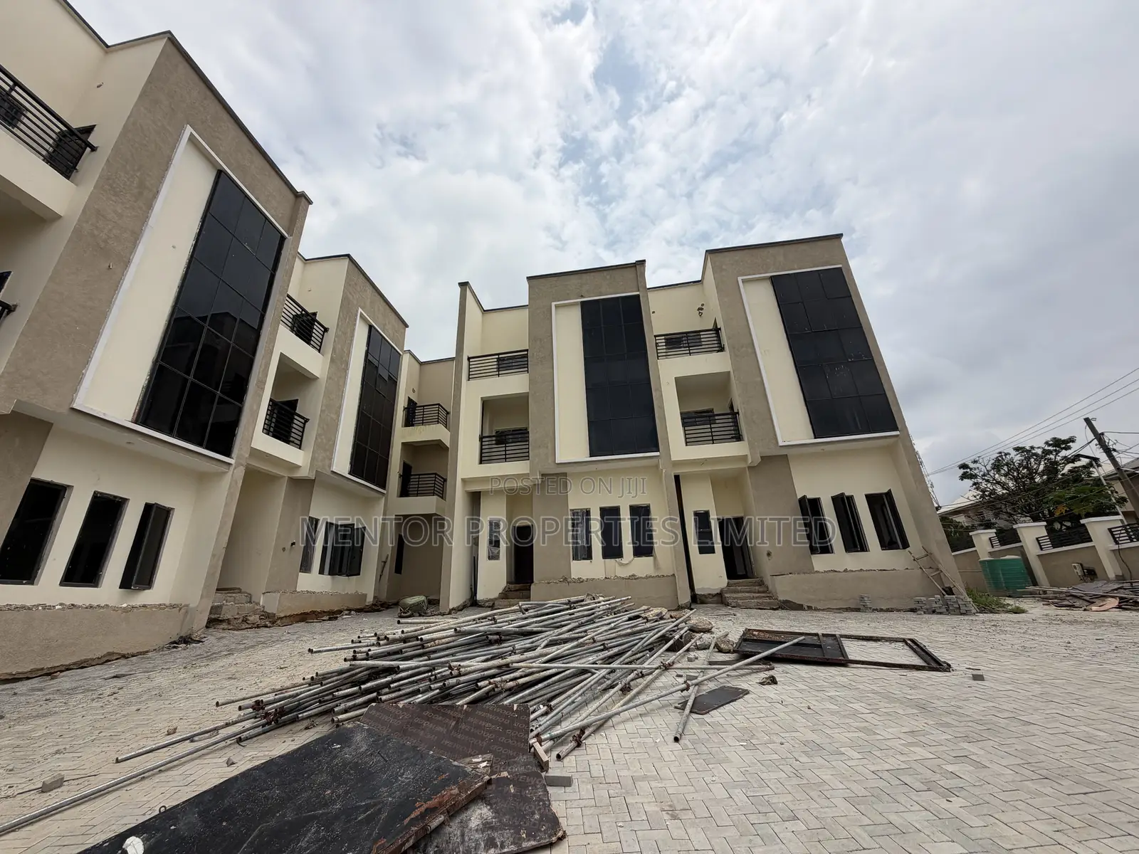 4bdrm Duplex in Zone 6 / Wuse for sale in Zone 6 / Wuse