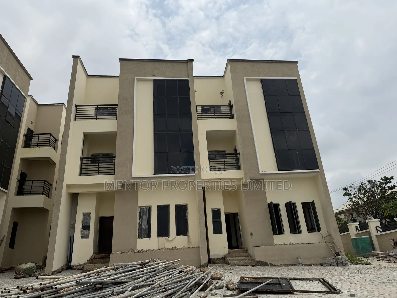4bdrm Duplex in Zone 6 / Wuse for sale in Zone 6 / Wuse