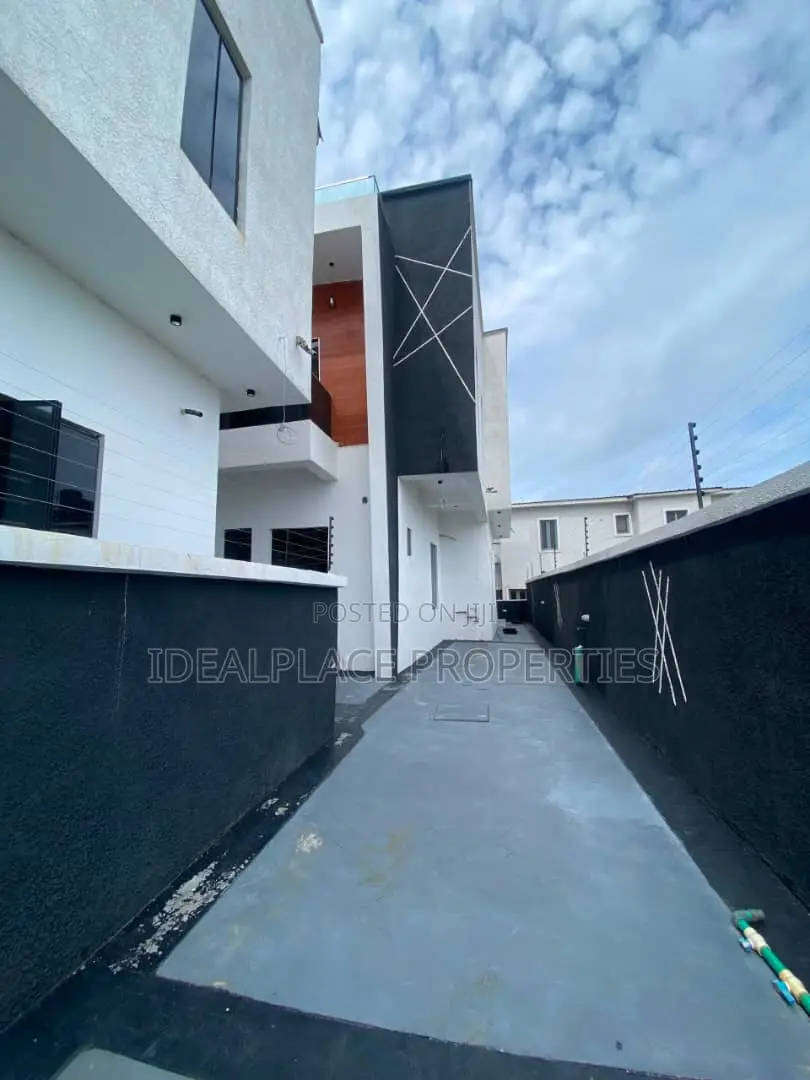 4bdrm Duplex in Lekki for sale in Lekki