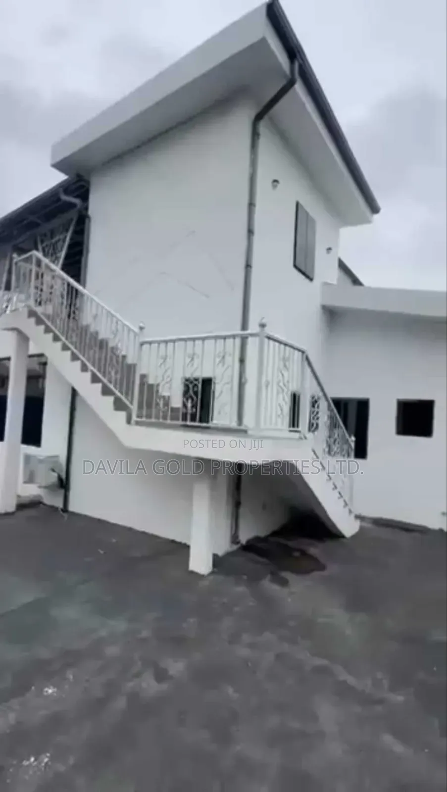 Amagba Functional Lounge for Sale in Benin City