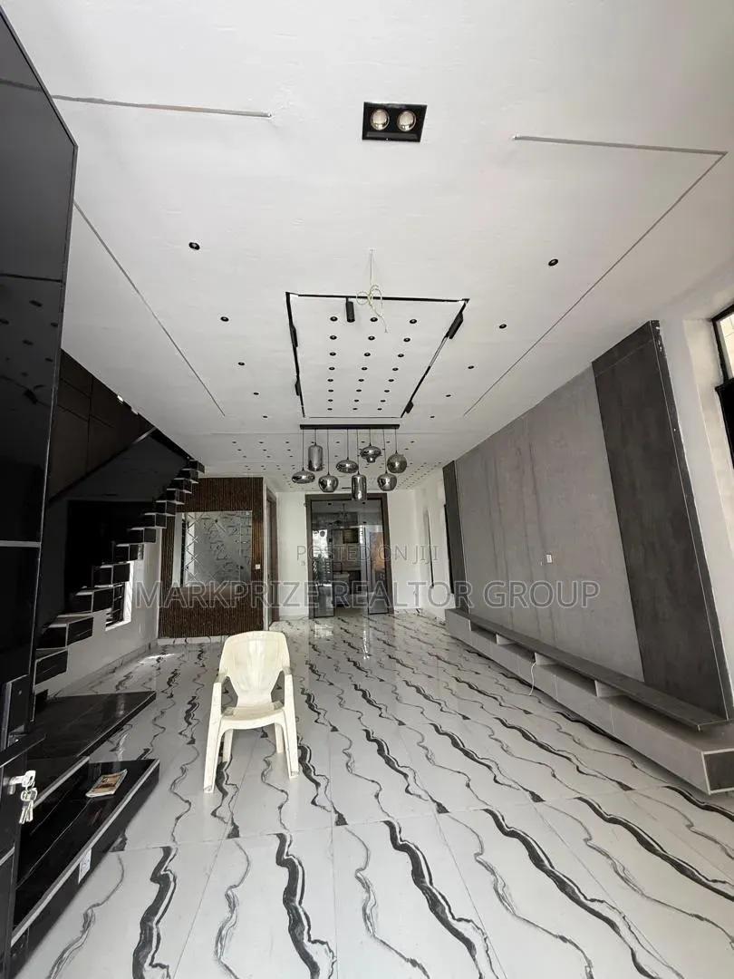 5bdrm Duplex in Ikota Lagos for sale in Ikota