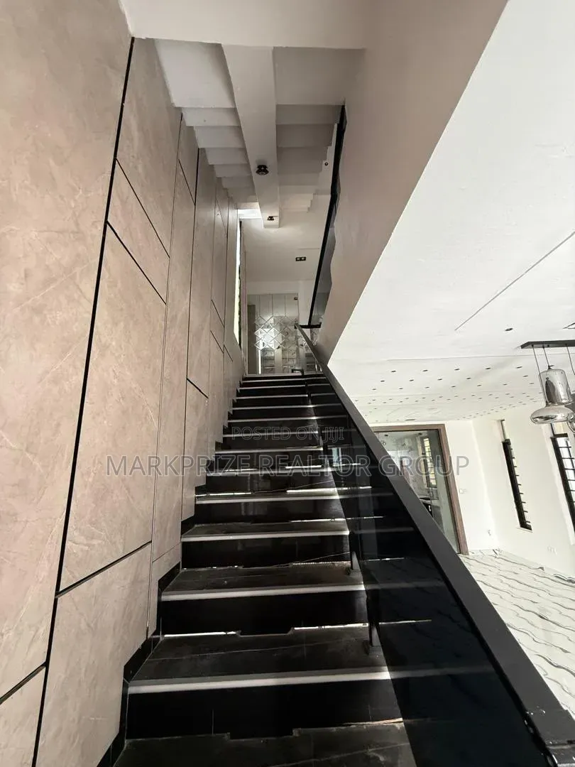 5bdrm Duplex in Ikota Lagos for sale in Ikota