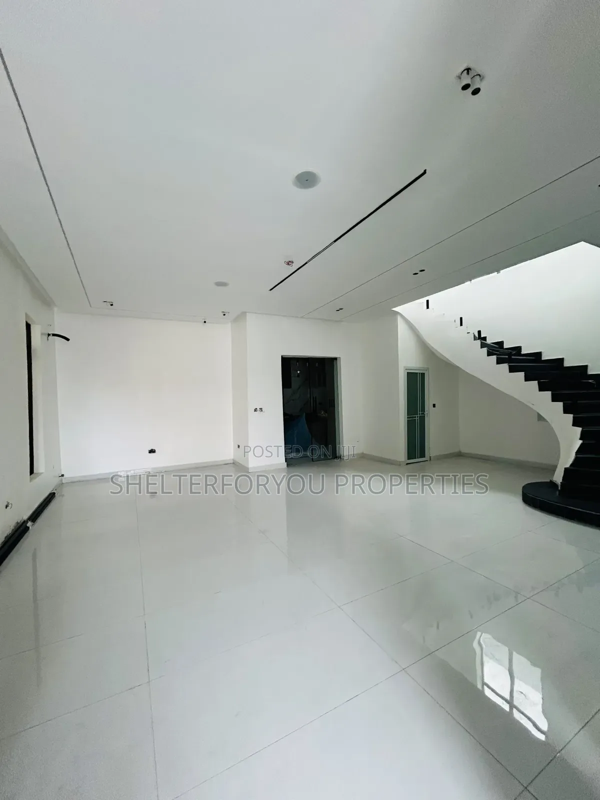 4bdrm Duplex in Off Lekki-Epe Expressway for sale in Off Lekki-Epe Expressway