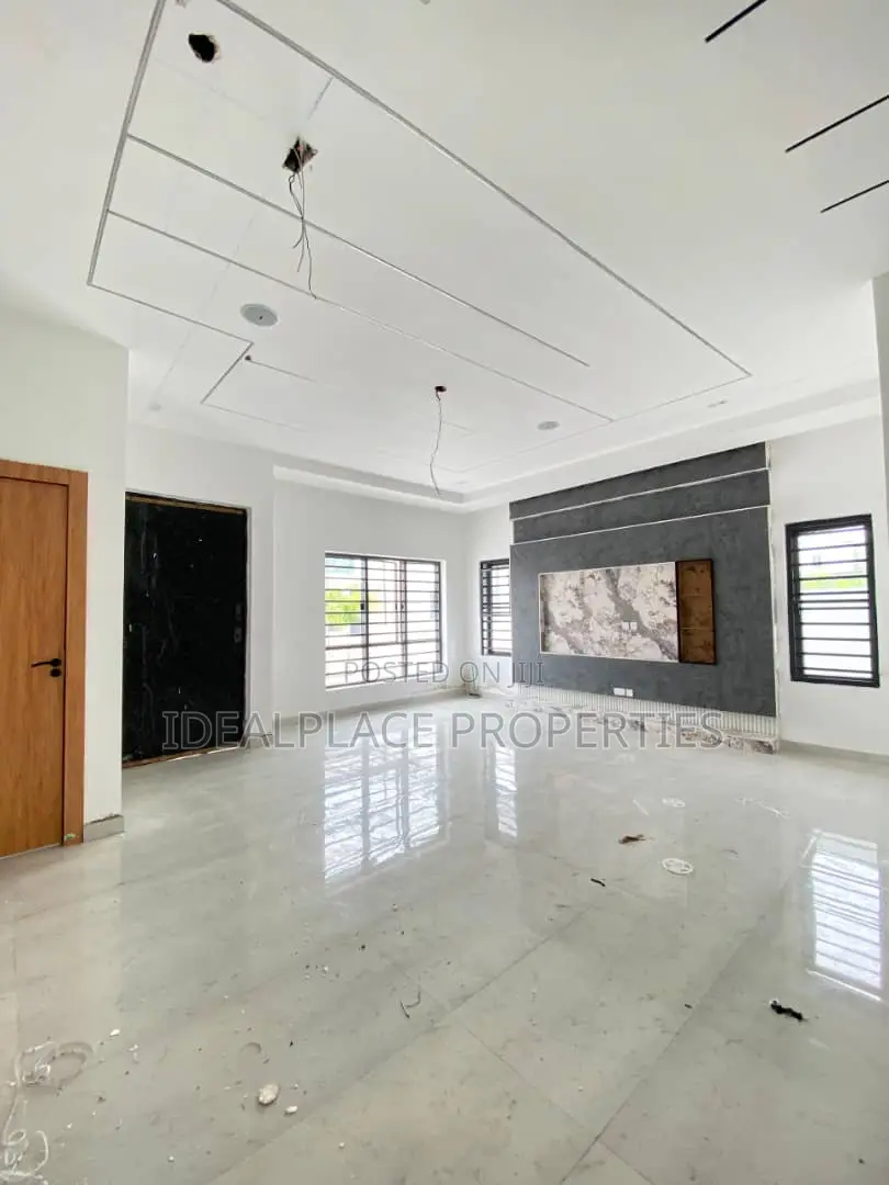 4bdrm Duplex in Lekki for sale in Lekki