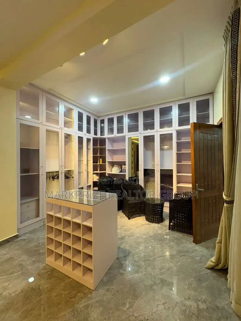 5bdrm Duplex in Lekki County Homes, Ikota for sale in Ikota