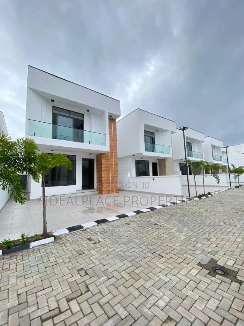 4bdrm Duplex in Lekki for sale in Lekki
