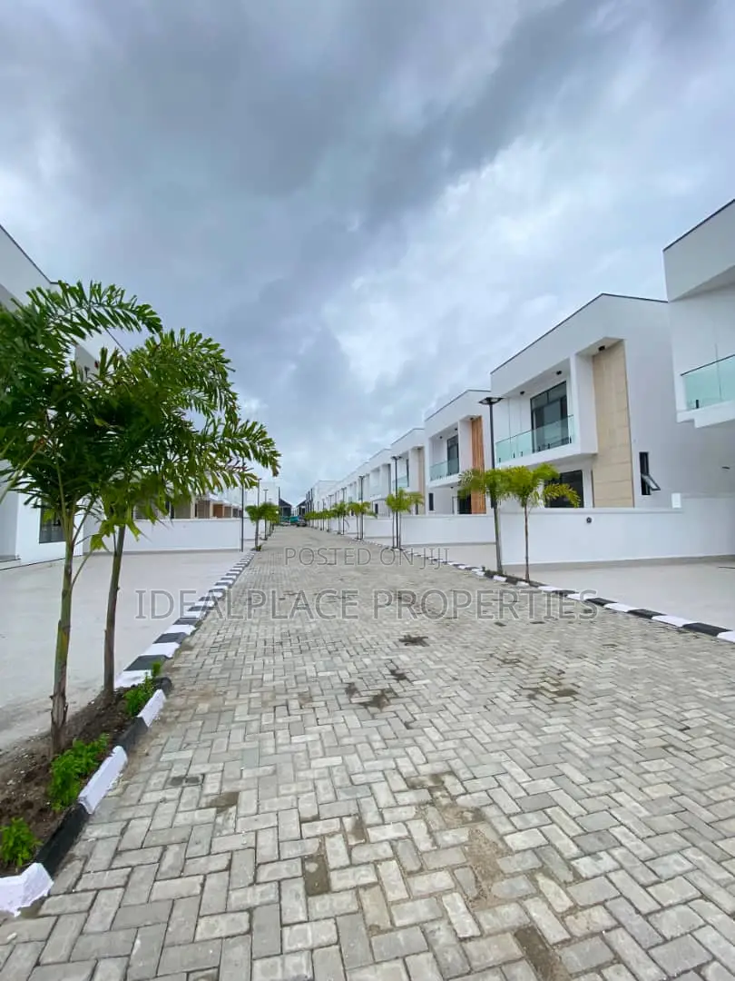 4bdrm Duplex in Lekki for sale in Lekki