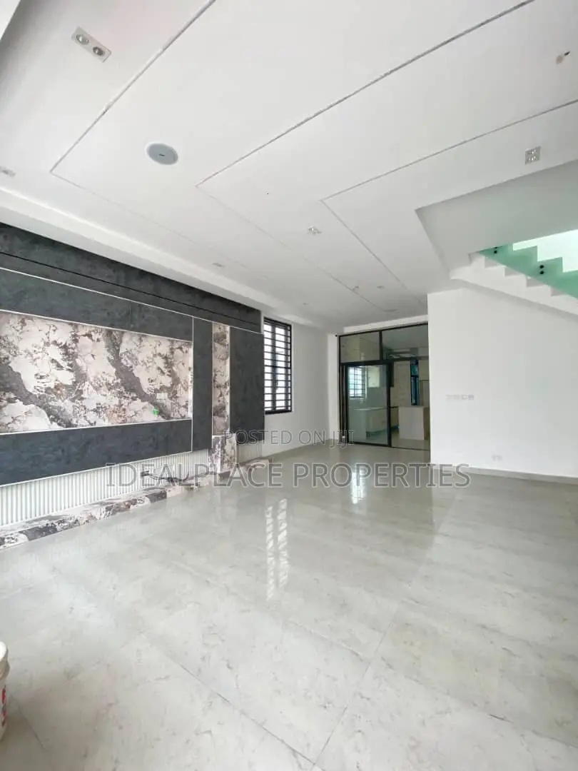 4bdrm Duplex in Lekki for sale in Lekki