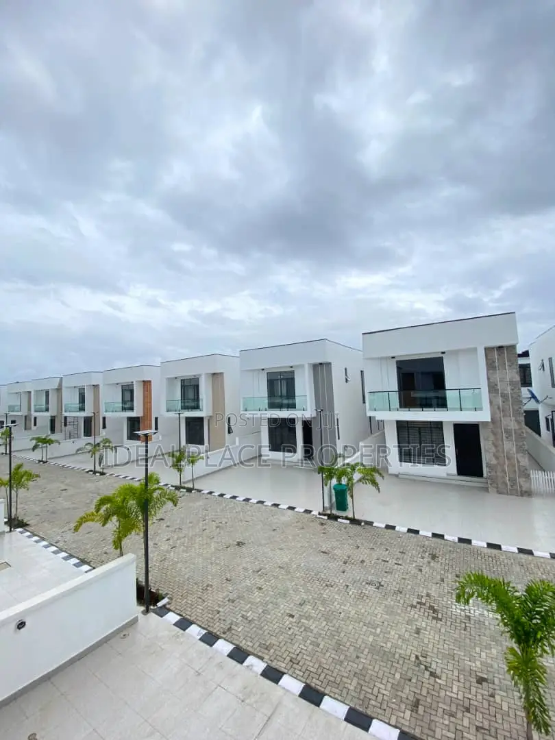 4bdrm Duplex in Lekki for sale in Lekki
