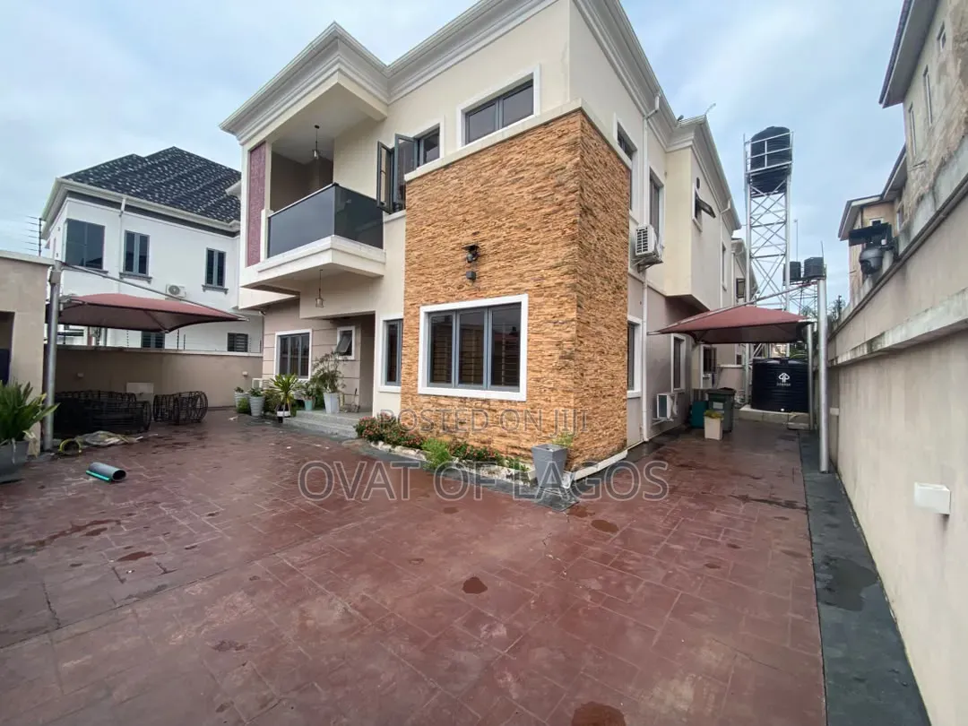 4bdrm Duplex in Ikota for rent in Ikota