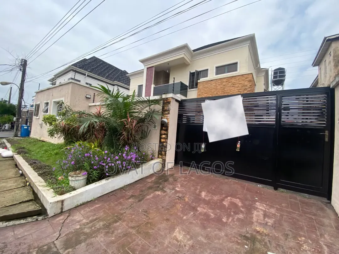 4bdrm Duplex in Ikota for rent in Ikota
