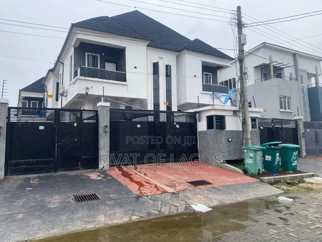 4bdrm Duplex in Ikota for rent in Ikota