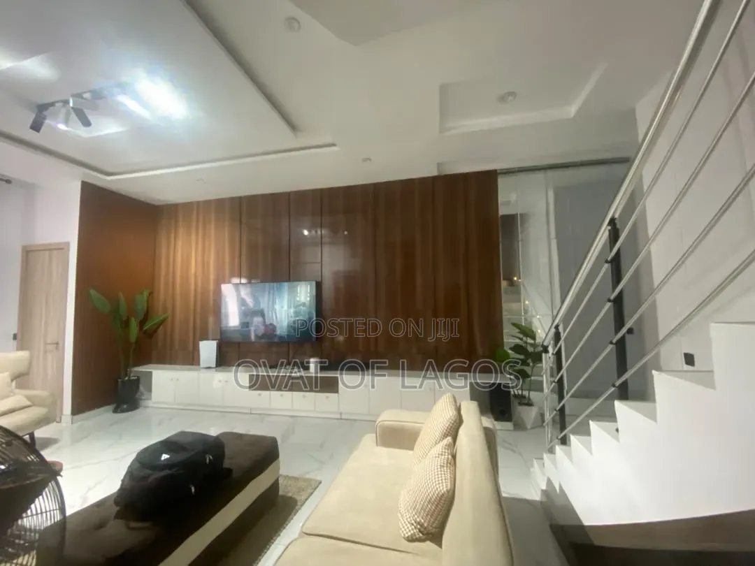 4bdrm Duplex in Ikota for rent in Ikota