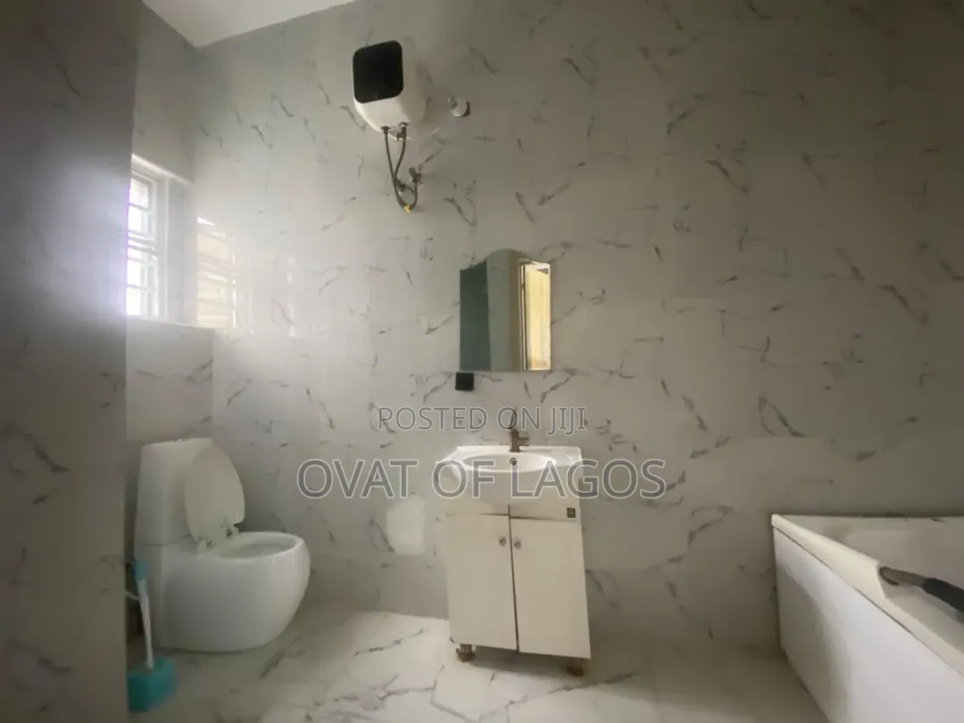 4bdrm Duplex in Ikota for rent in Ikota