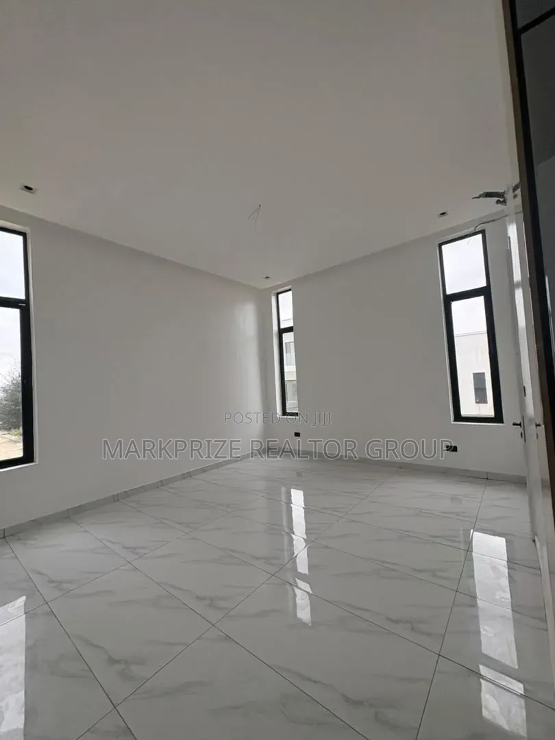 5bdrm Duplex in Lekki County Homes, Ikota for sale in Ikota