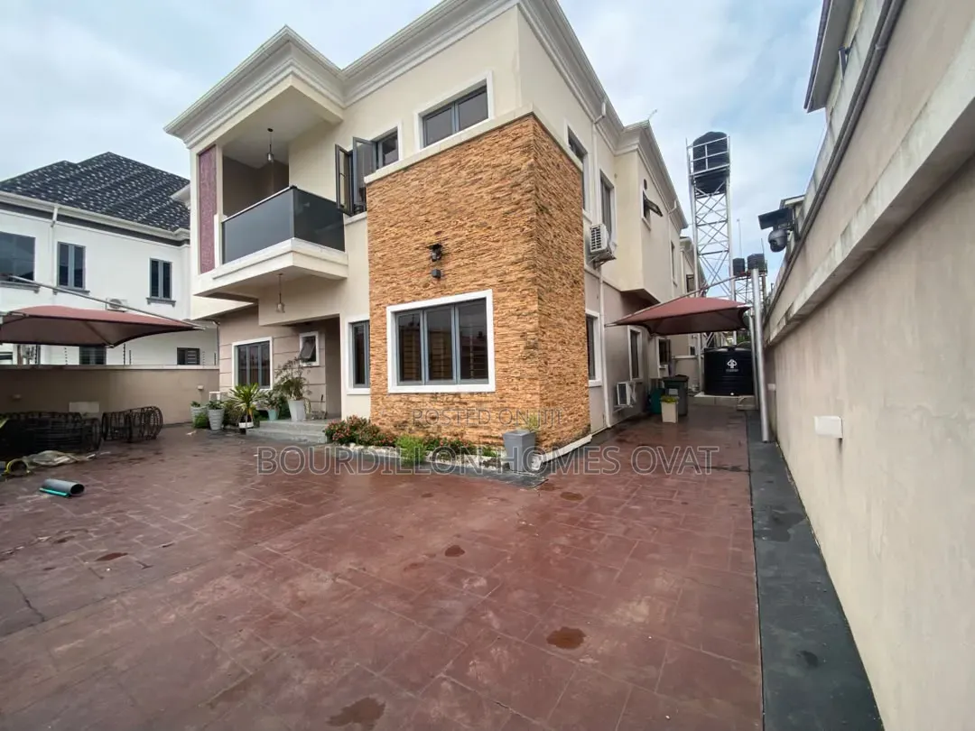 4bdrm Duplex in Ikota Villa Estate for rent in Ikota