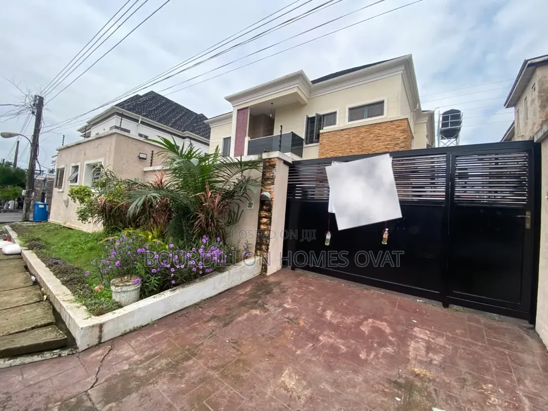 4bdrm Duplex in Ikota Villa Estate for rent in Ikota