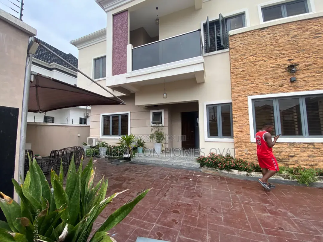 4bdrm Duplex in Ikota Villa Estate for rent in Ikota