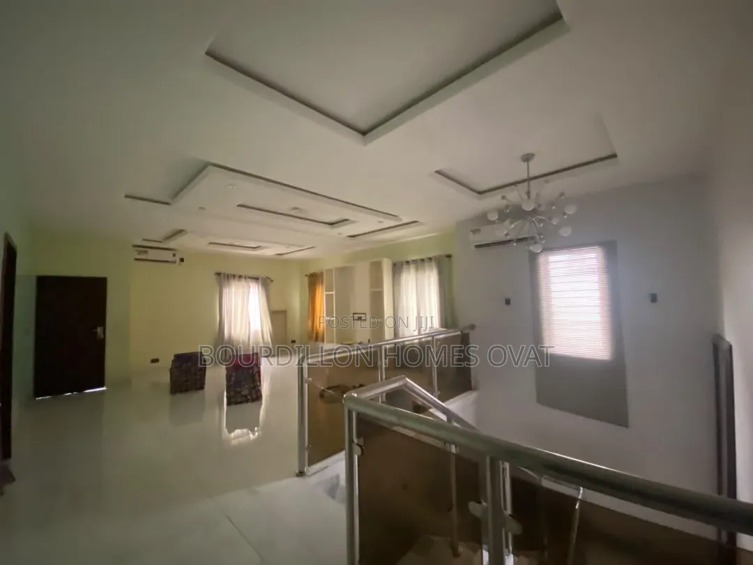 4bdrm Duplex in Ikota Villa Estate for rent in Ikota