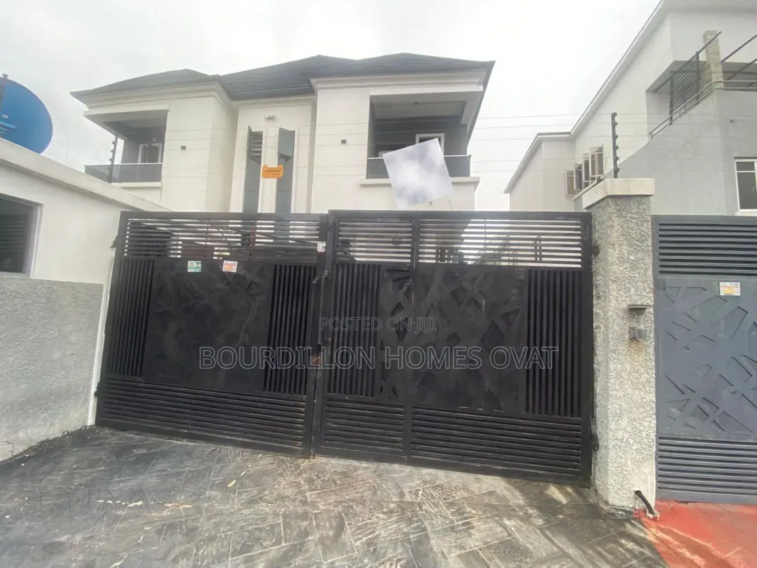 4bdrm Duplex in Ikota Villa Estate for rent in Ikota