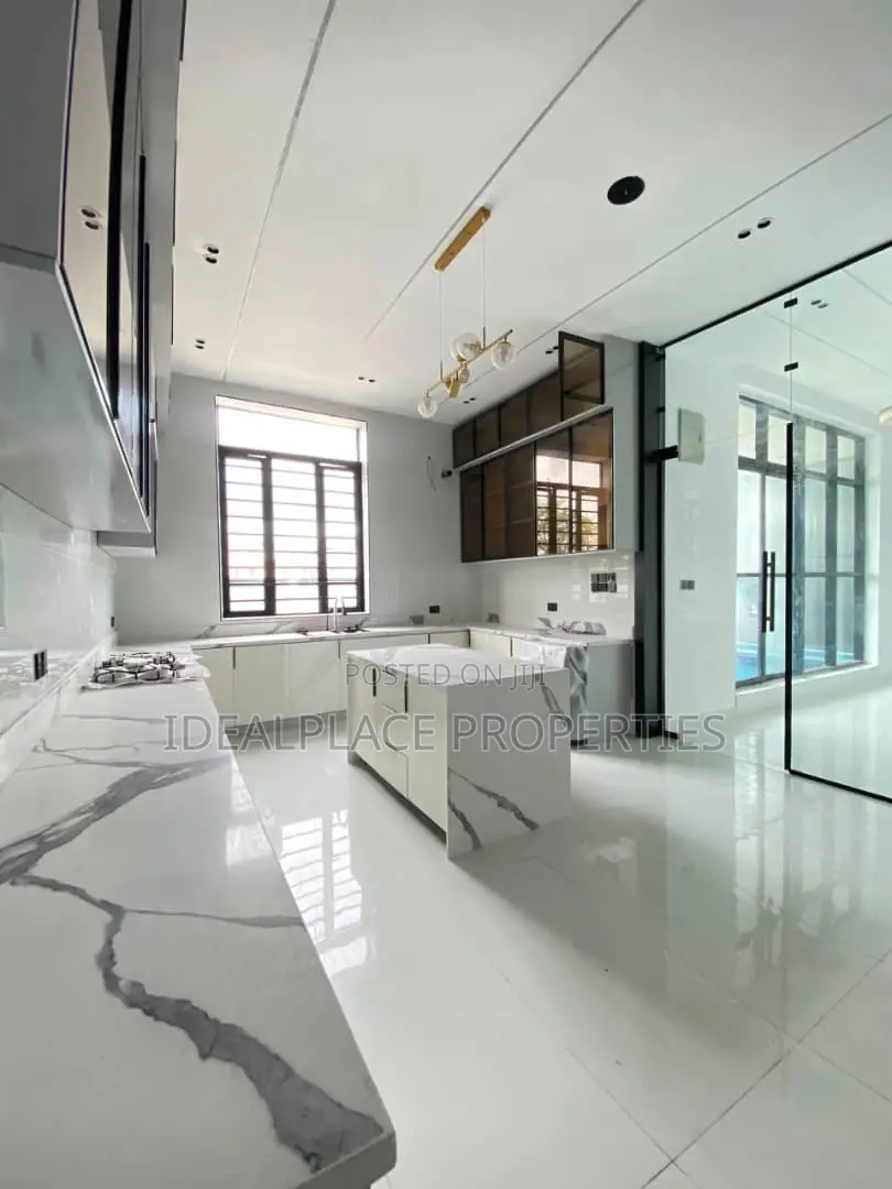 5bdrm Duplex in Lekki for sale in Lekki