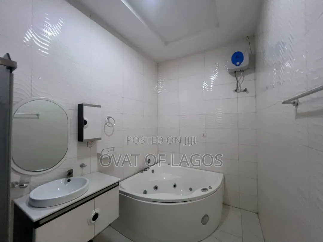 5bdrm Duplex in Chevron for rent in Chevron