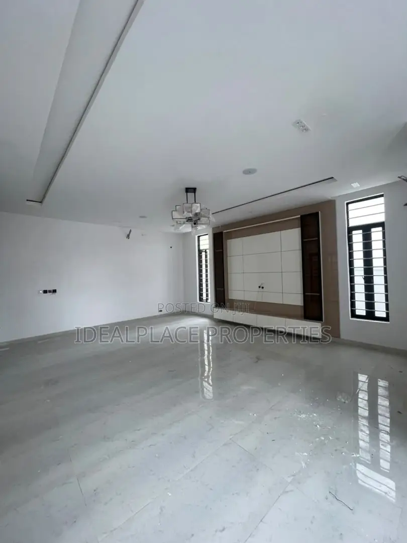 5bdrm Duplex in Osapa london for sale in Osapa london