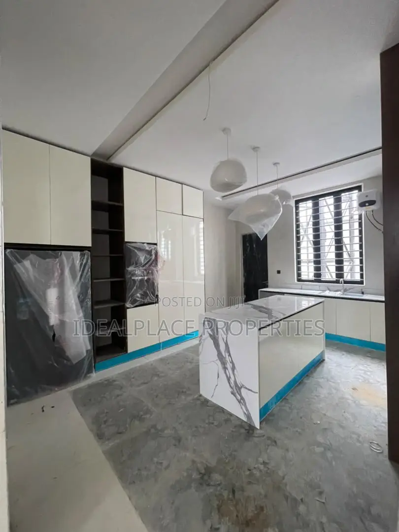 5bdrm Duplex in Osapa london for sale in Osapa london
