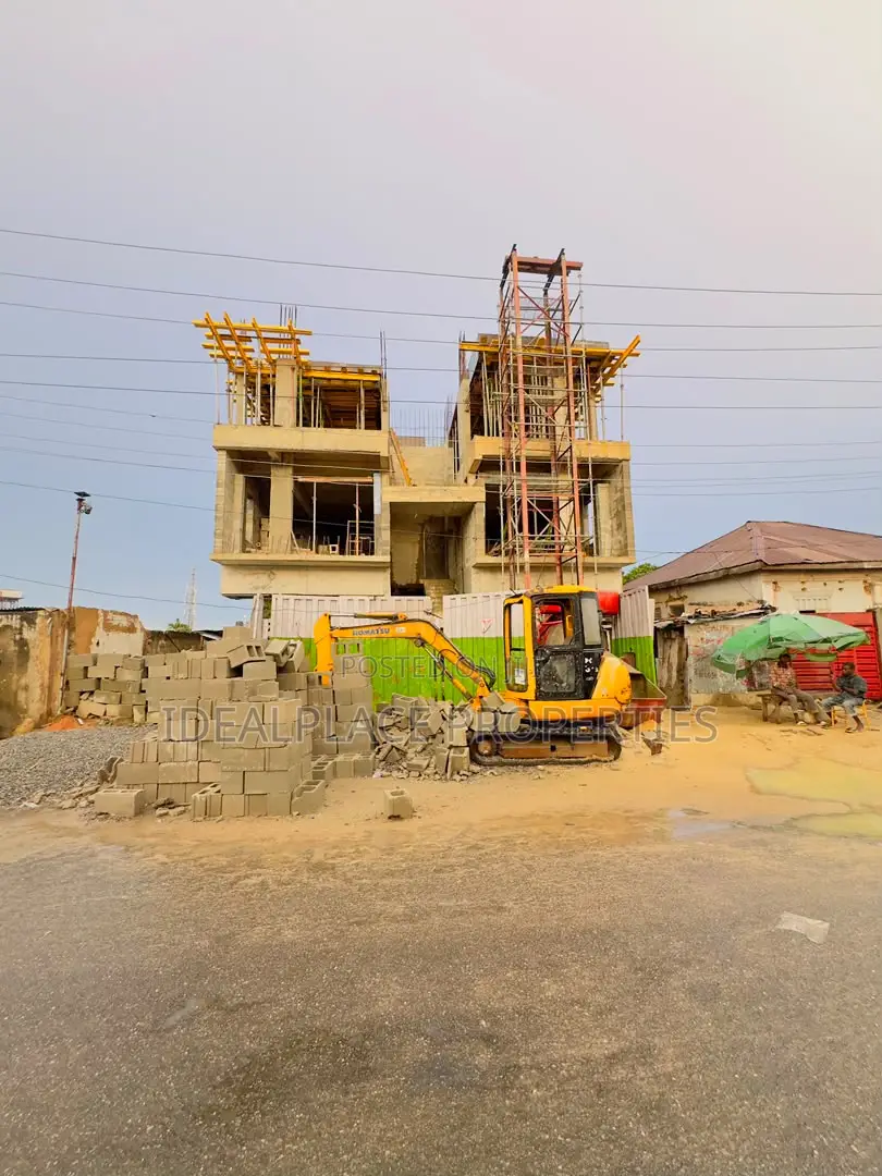 3bdrm Apartment in Yaba for sale in Yaba