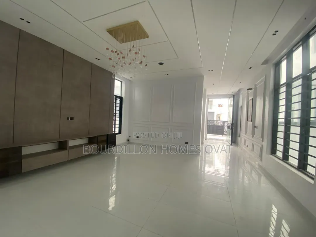 5bdrm Duplex in Orchid Lekki Lagos for sale in Lekki Expressway