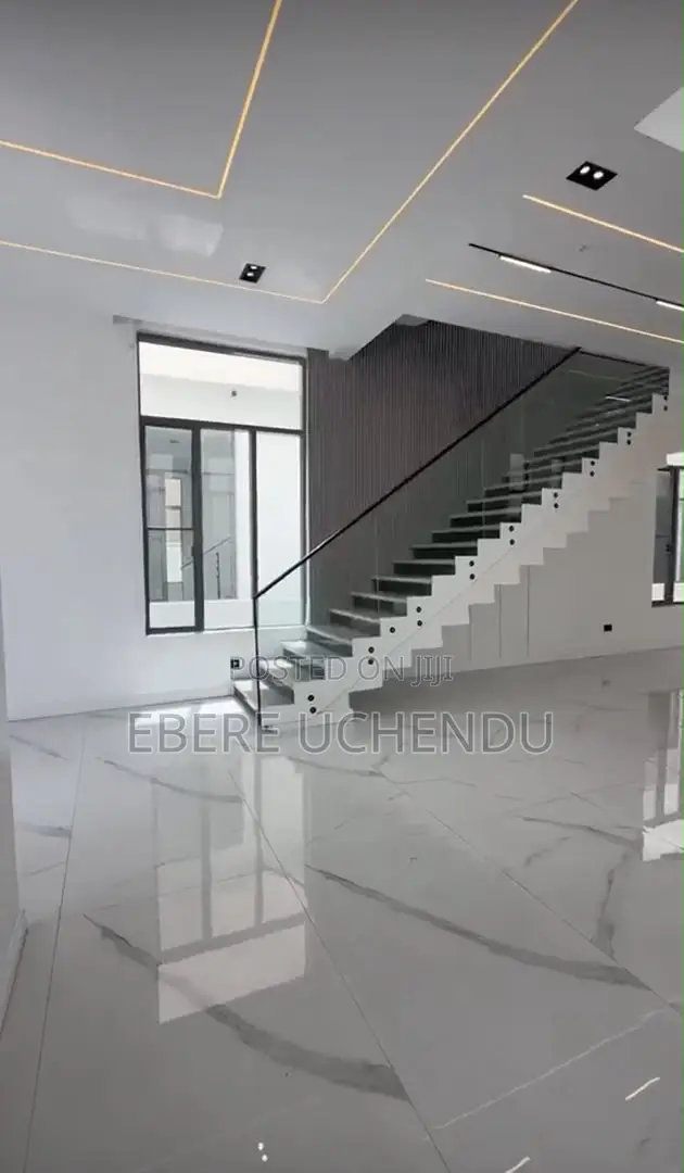 5bdrm Duplex in Osapa London for sale in Osapa london