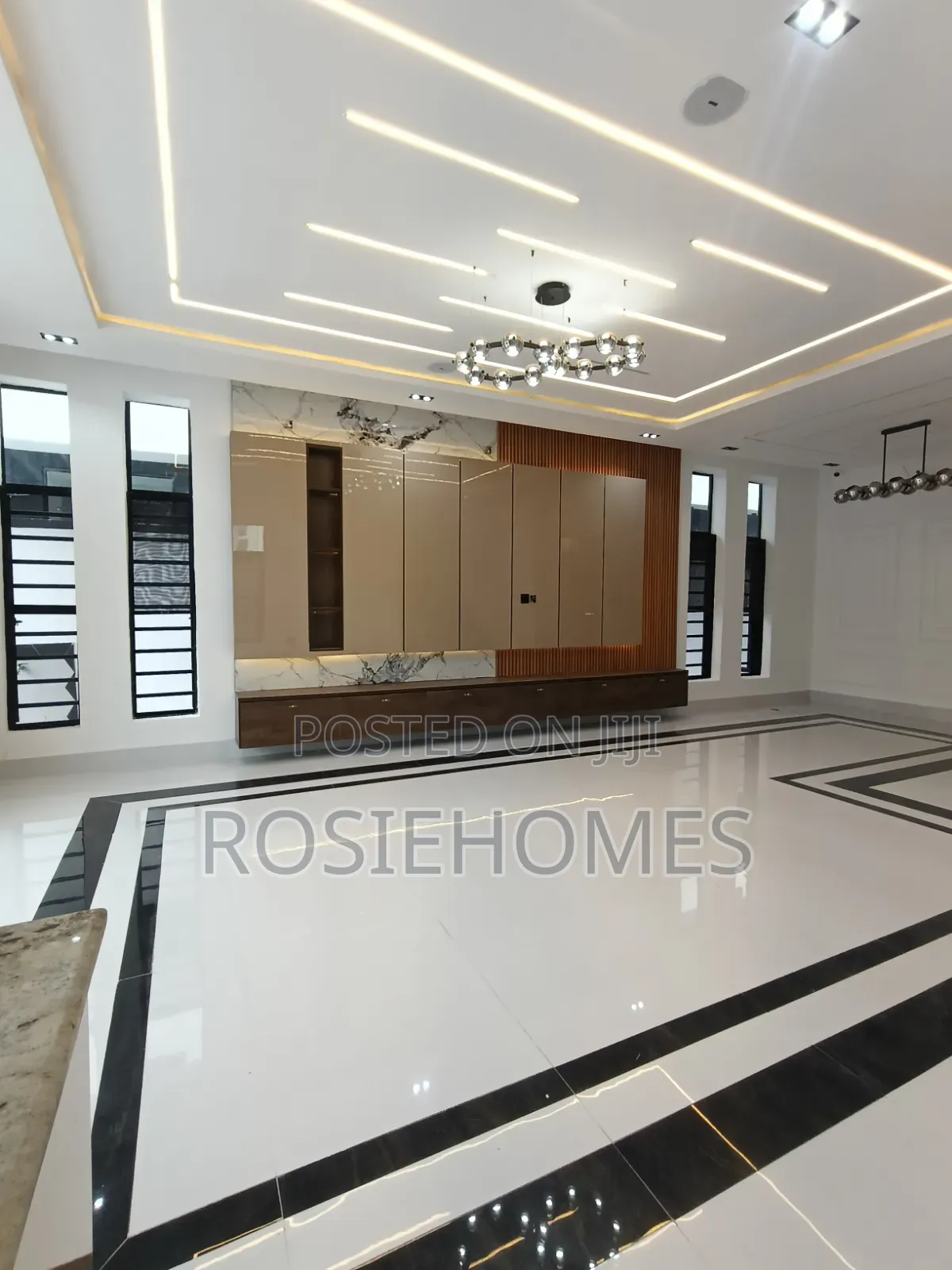 5bdrm Duplex in Deffooil Estate, Chevron for sale in Chevron