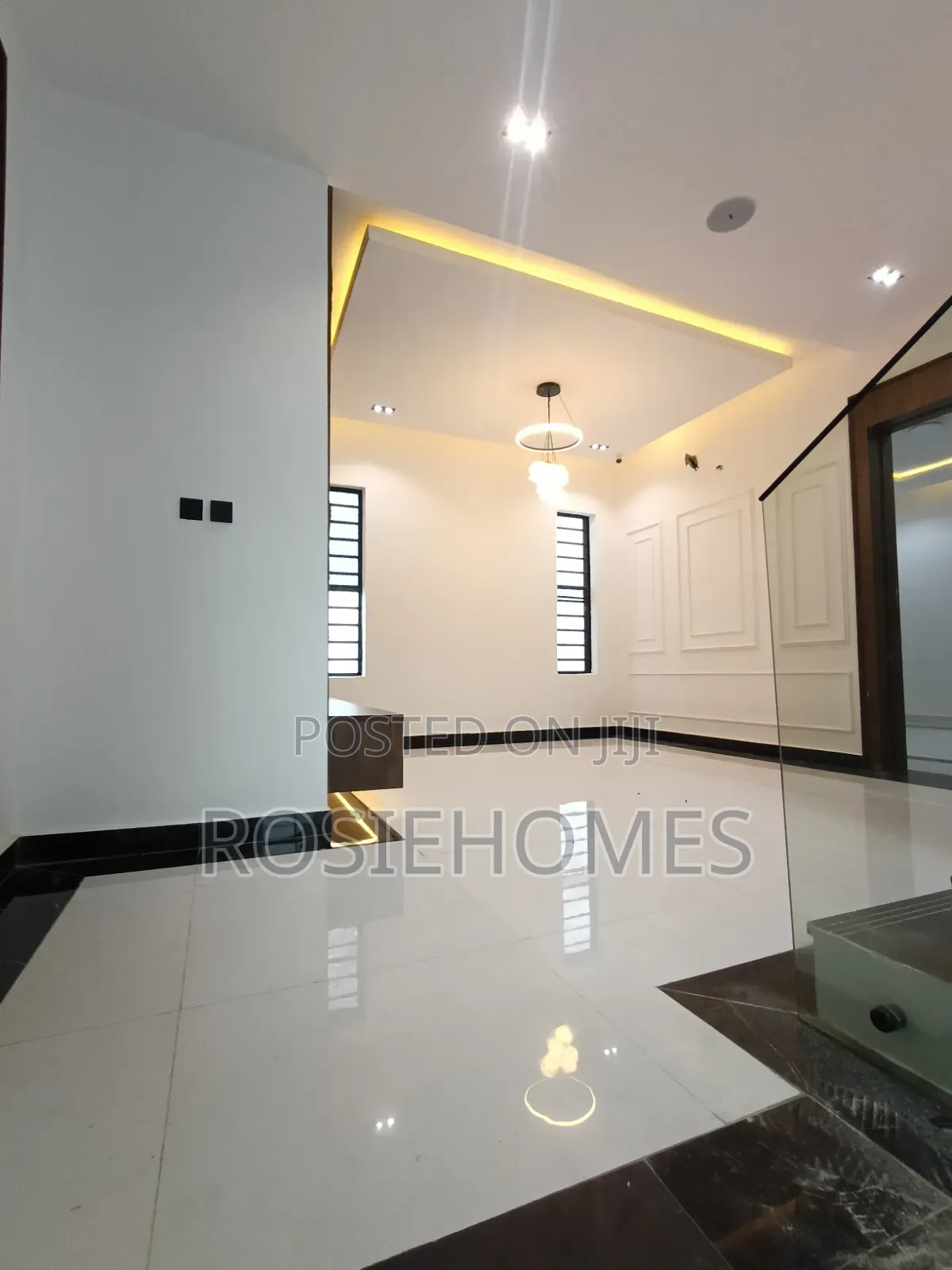 5bdrm Duplex in Deffooil Estate, Chevron for sale in Chevron