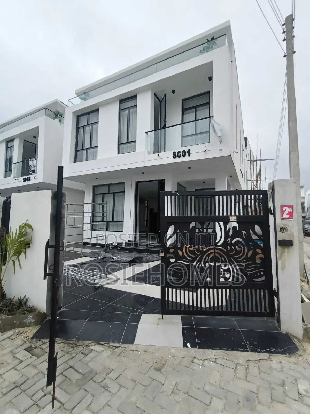 5bdrm Duplex in Deffodil Estate, Chevron for sale in Chevron