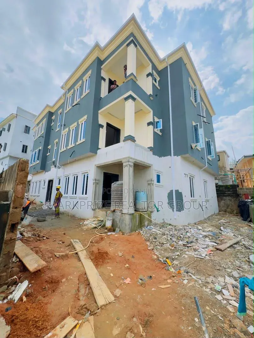 3bdrm Apartment in Opebi Lagos for sale in Opebi