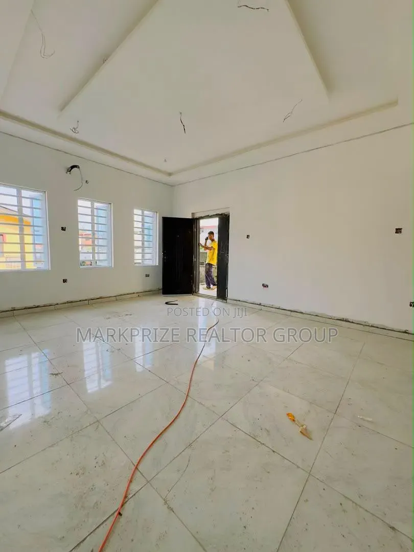 3bdrm Apartment in Opebi Lagos for sale in Opebi