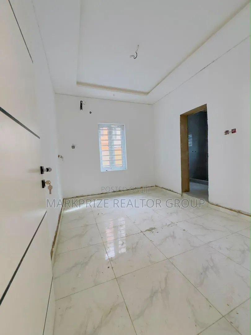 3bdrm Apartment in Opebi Lagos for sale in Opebi
