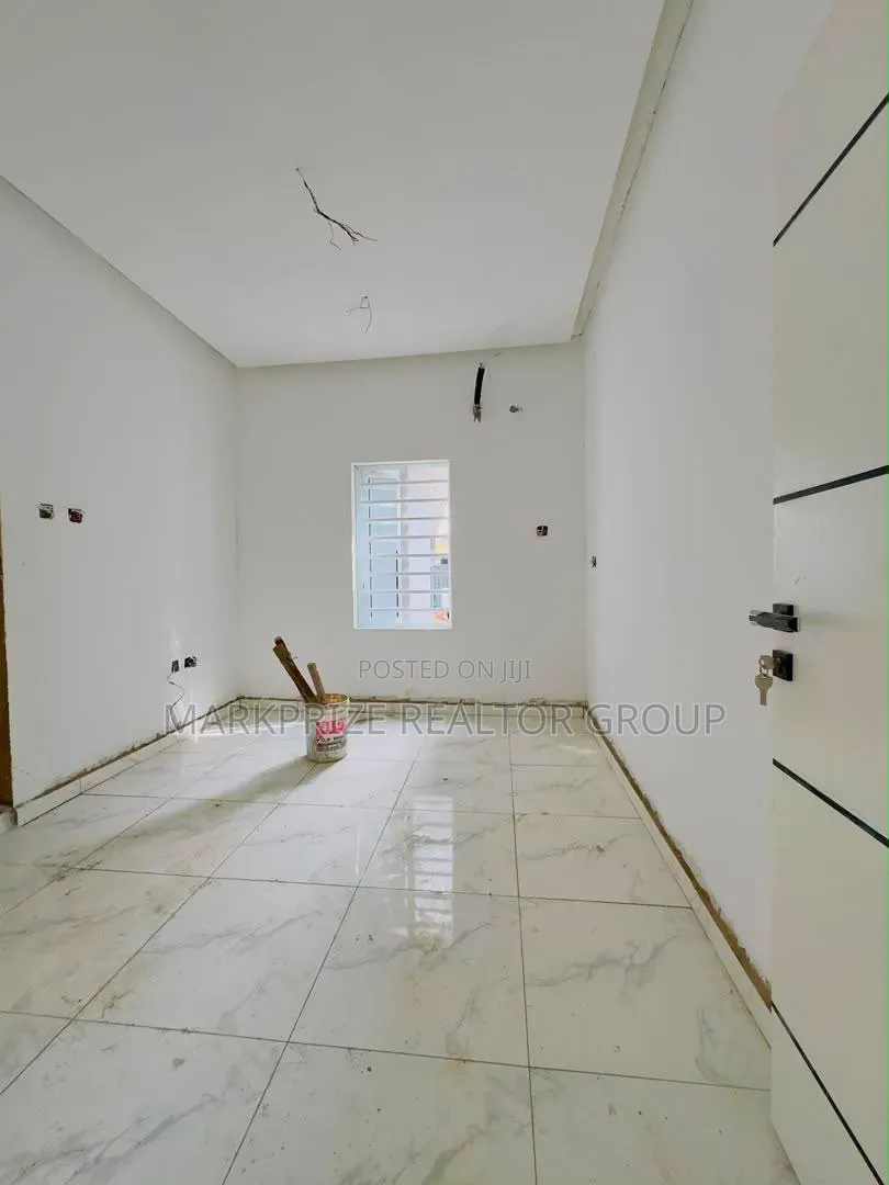 3bdrm Apartment in Opebi Lagos for sale in Opebi
