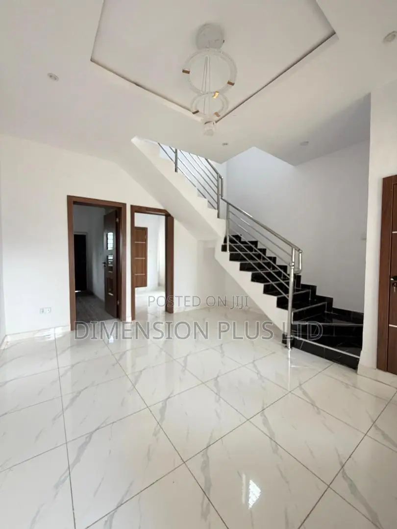 3bdrm Duplex in Ikota for sale in Ikota