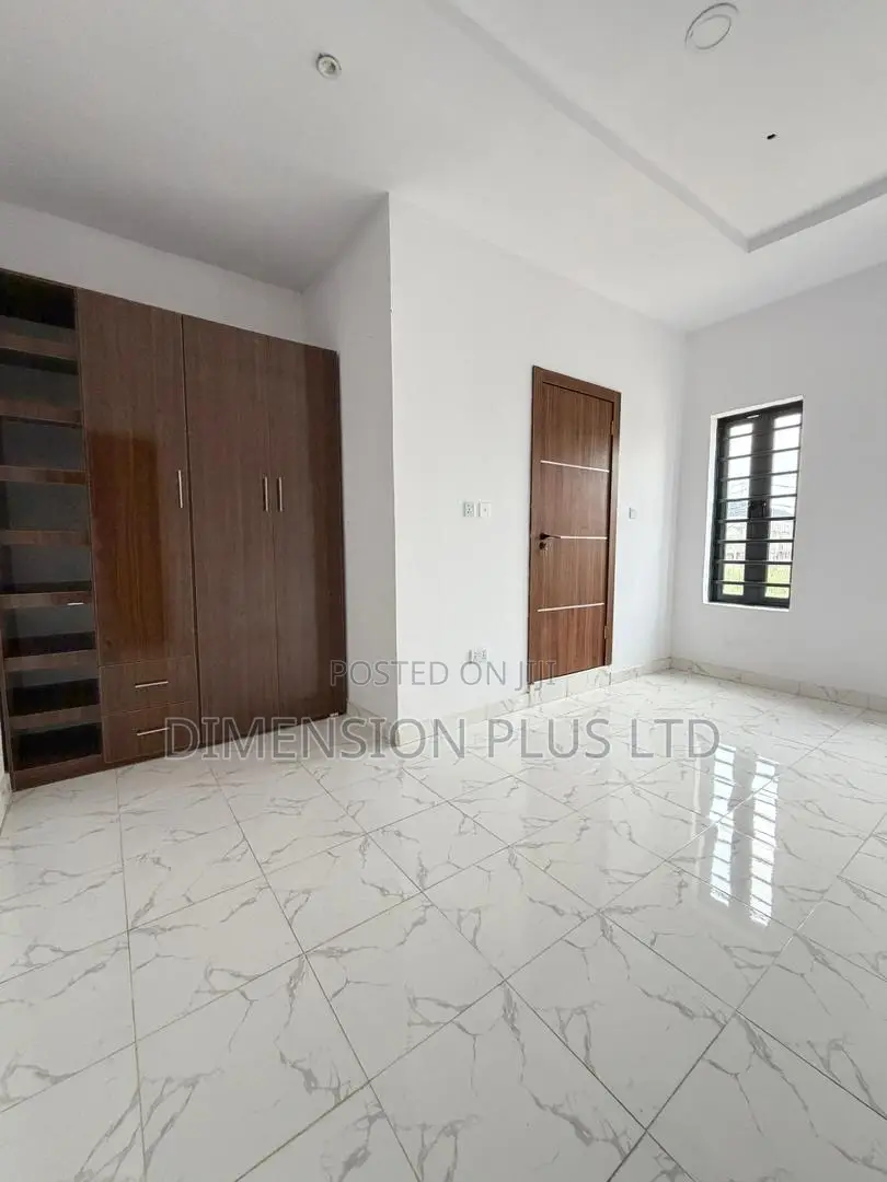 3bdrm Duplex in Ikota for sale in Ikota