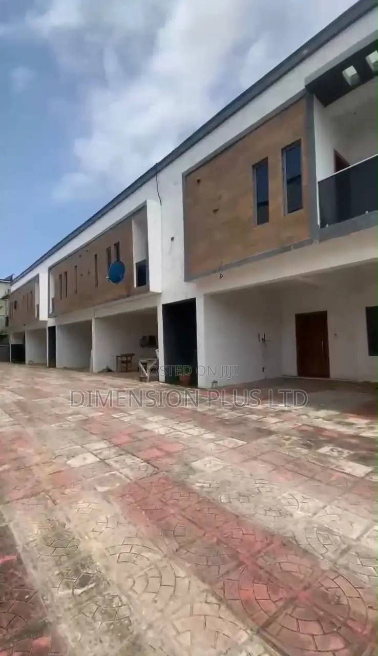 4bdrm Duplex in Chevron for sale in Chevron