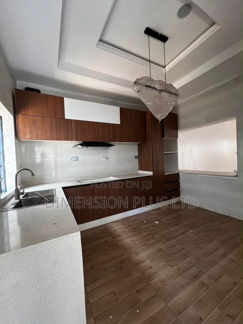 4bdrm Duplex in Chevron for sale in Chevron