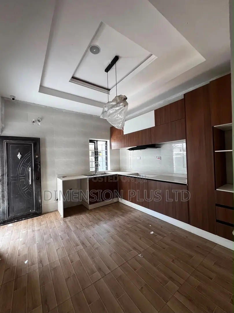 4bdrm Duplex in Chevron for sale in Chevron
